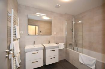 EFI Residence Holzova - Superior Two Bedroom Apartment - bathroom